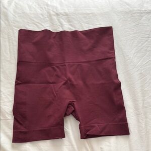 SET ACTIVE Sculptflex Burgundy Shorts
